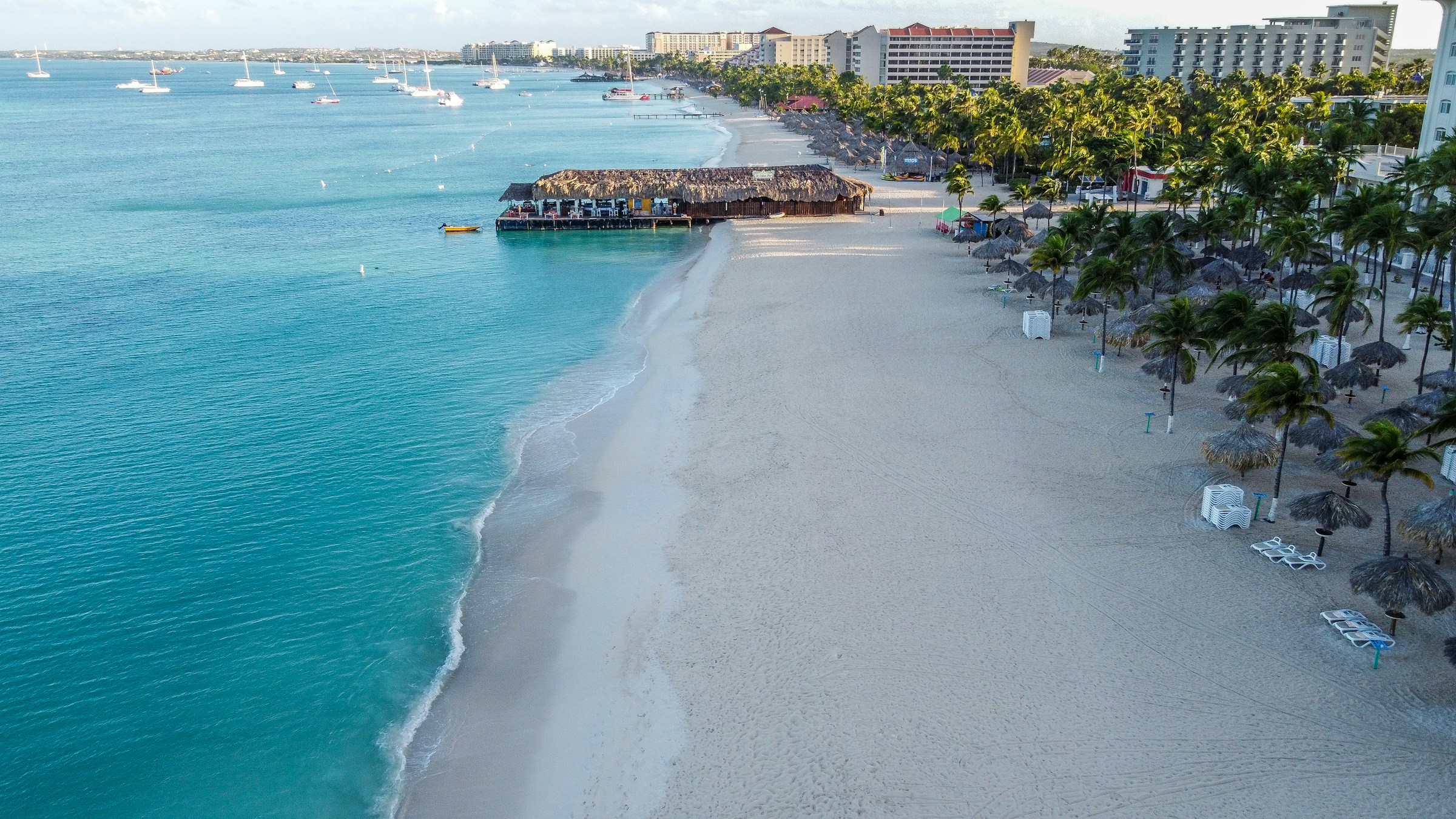 Turquoise ocean and beach along the Aruba coastline